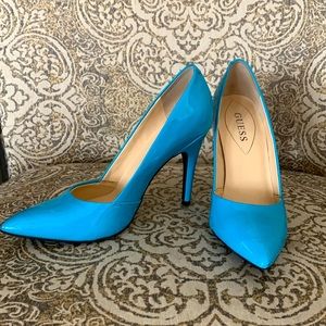 Guess size 7 pumps turquoise